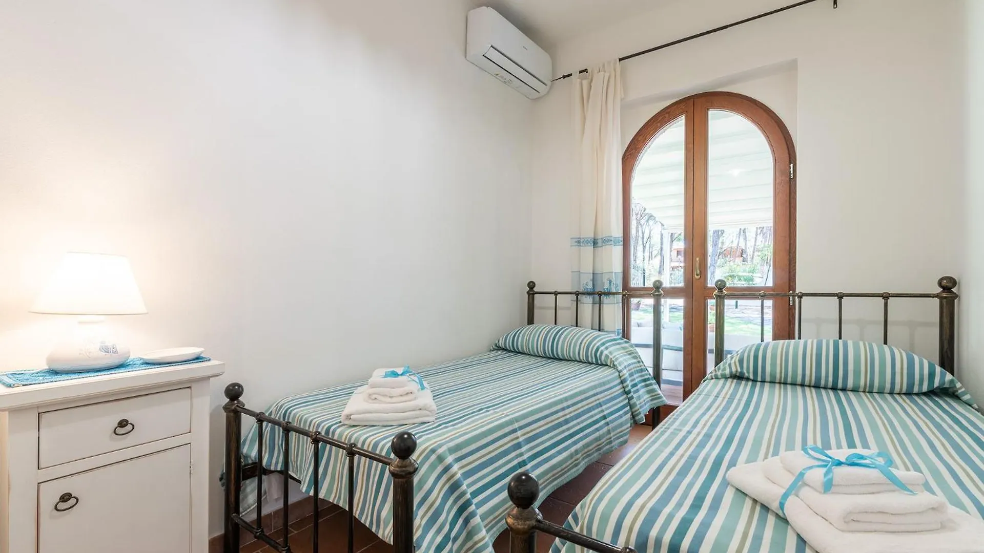 Villa Immersa Nel Verde A 150Mt Dal Mare Adiacente Al Forte Village Resort