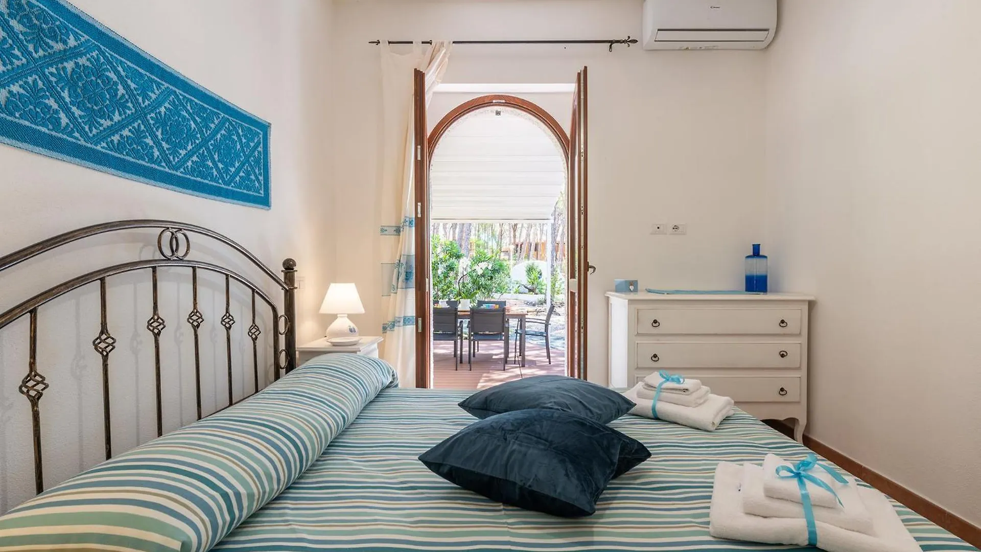 Villa Immersa Nel Verde A 150Mt Dal Mare Adiacente Al Forte Village Resort Casa de Férias
