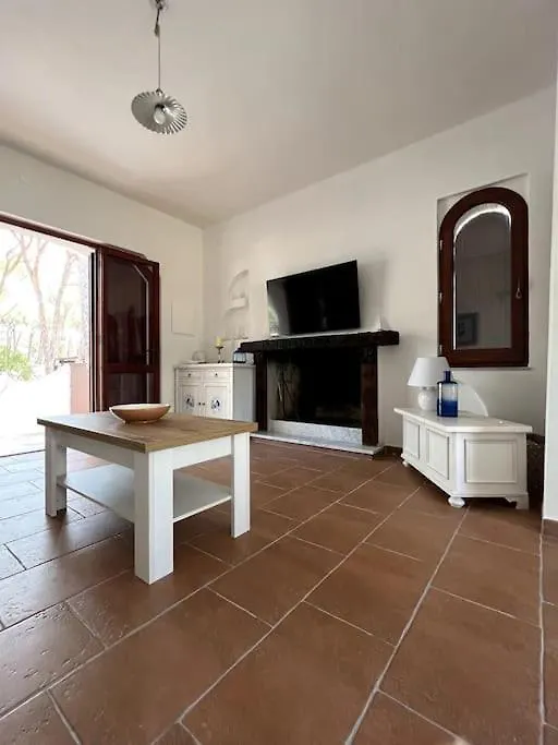 Casa de Férias Villa Immersa Nel Verde A 150Mt Dal Mare Adiacente Al Forte Village Resort
