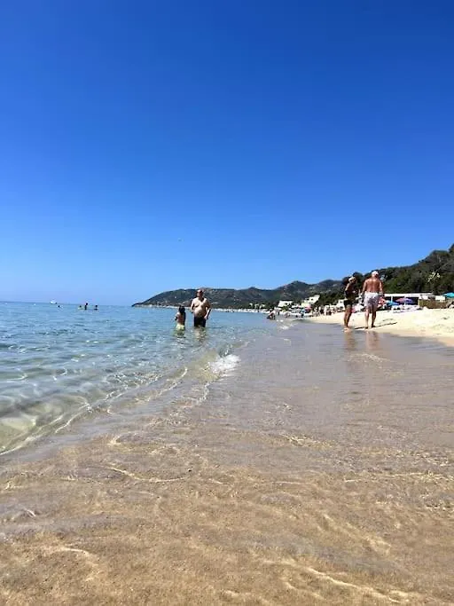 Casa de Férias Villa Immersa Nel Verde A 150Mt Dal Mare Adiacente Al Forte Village Resort