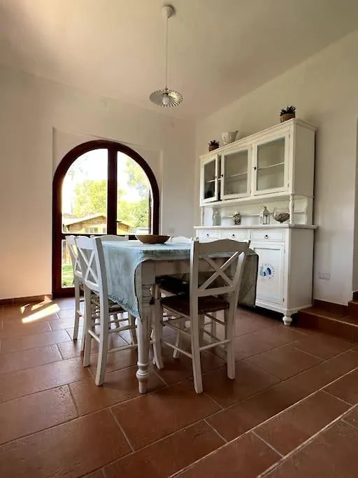 Casa de Férias Villa Immersa Nel Verde A 150Mt Dal Mare Adiacente Al Forte Village Resort Itália